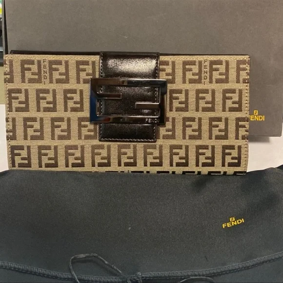 Authentic Fendi Vintage Zucca Donna Wallet in Beige - Picture 1 of 11